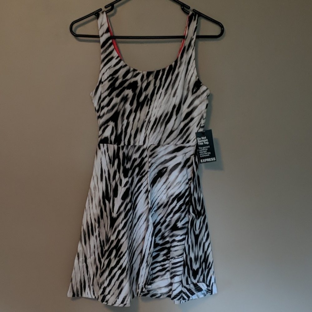 BNWT EXPRESS Zipper Back Black/White Dress